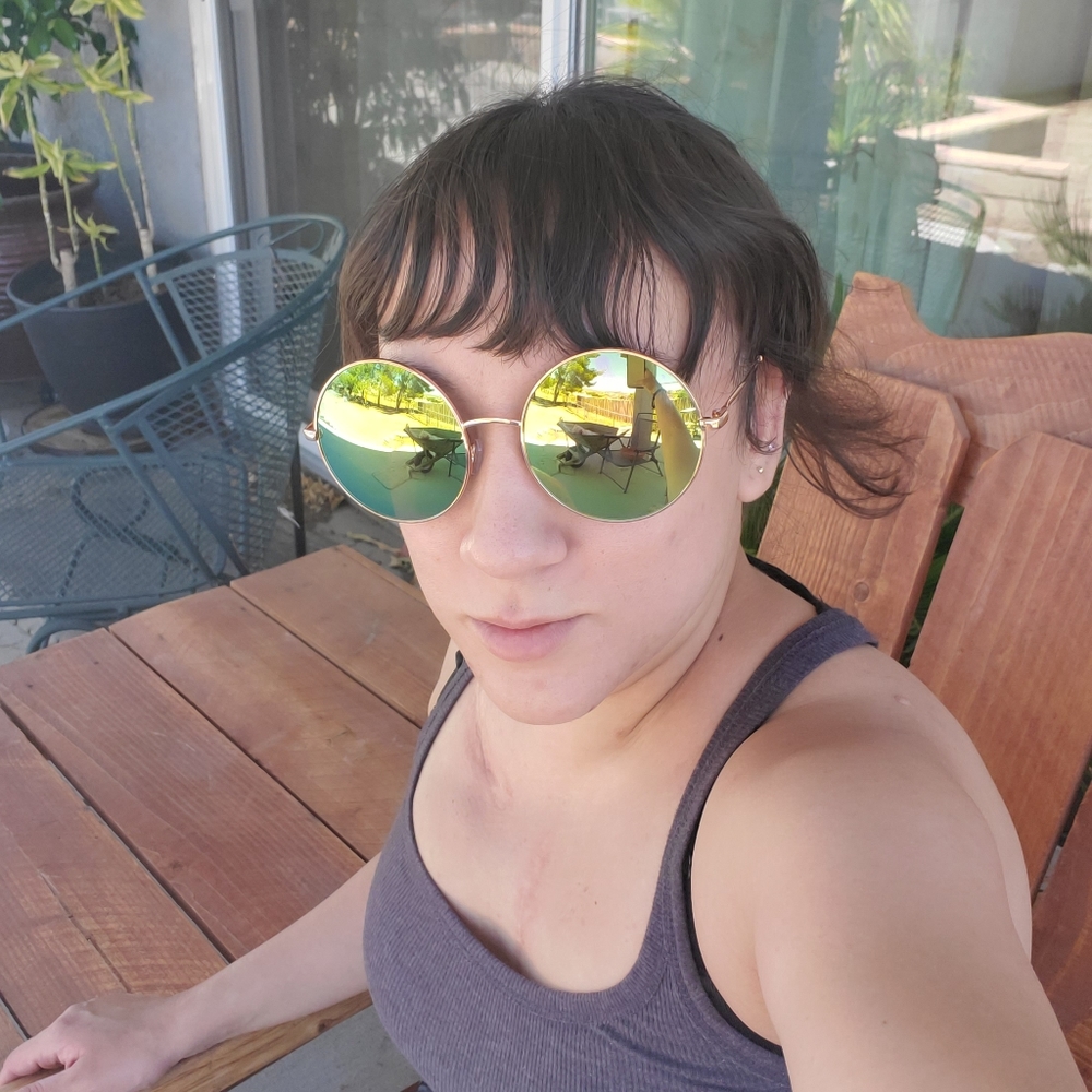 Beautiful round lense sunglasses